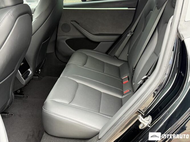 Tesla Model 3 45 interauto-car