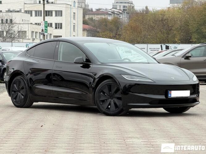 Tesla Model 3 33 interauto-car