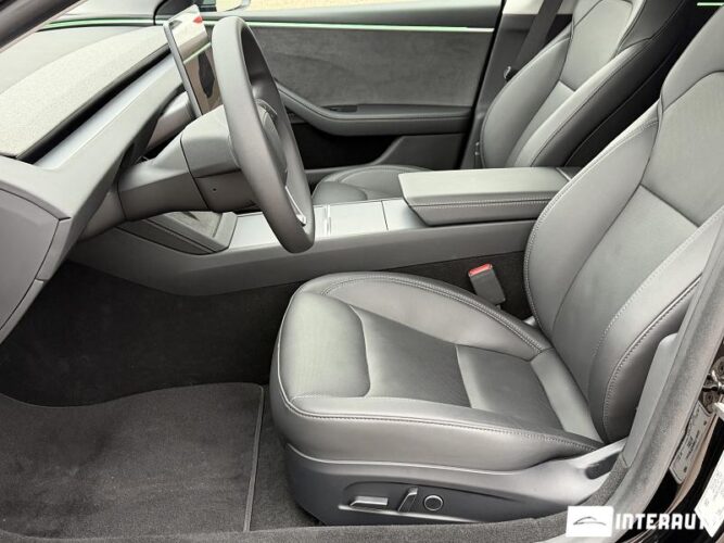 Tesla Model 3 34 interauto-car