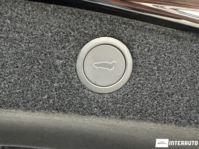 Tesla Model 3 48 interauto-car