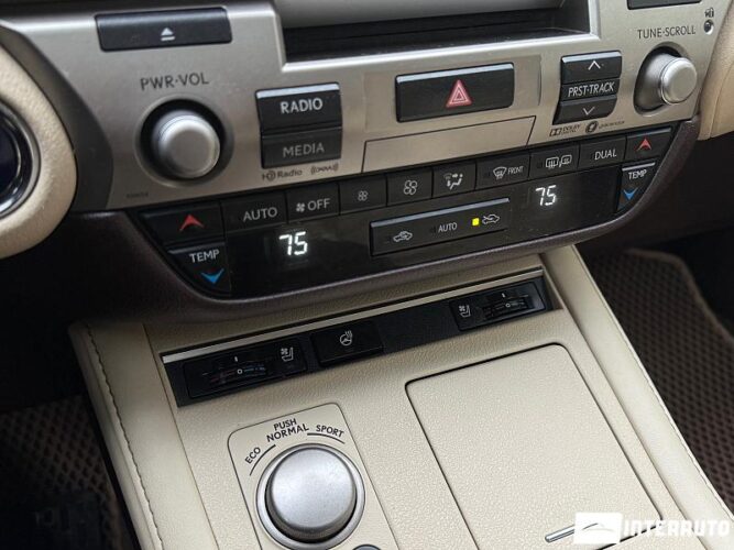 Lexus ES 300h 44 interauto-car