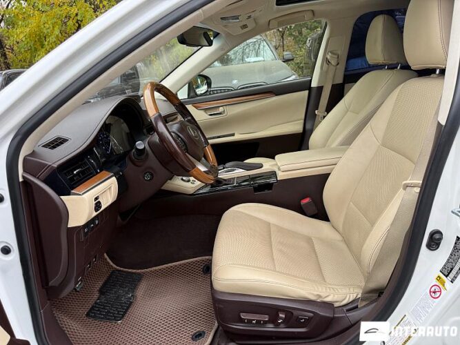 Lexus ES 300h 36 interauto-car