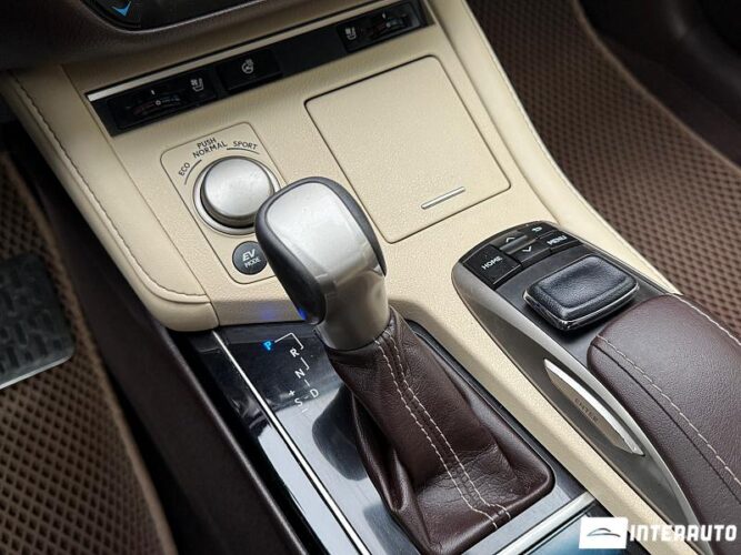 Lexus ES 300h 43 interauto-car