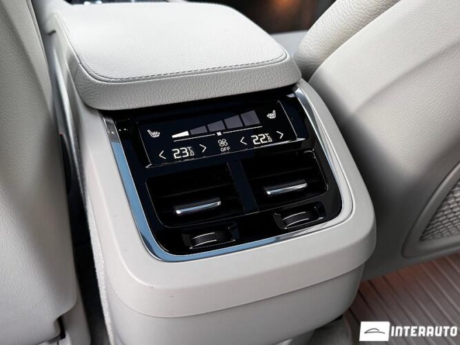 Volvo XC 90 48 interauto-car