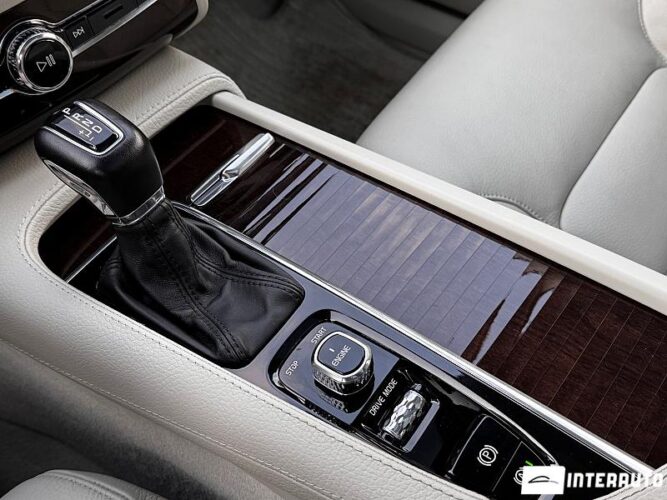 Volvo XC 90 44 interauto-car