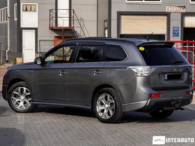 Mitsubishi Outlander 35 interauto-car