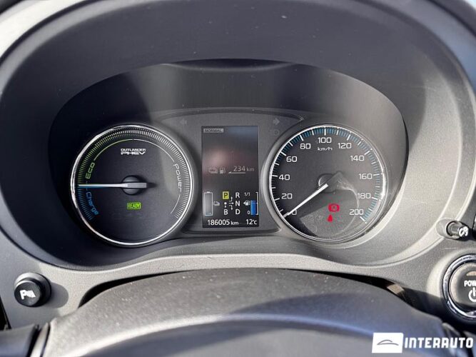 Mitsubishi Outlander 41 interauto-car