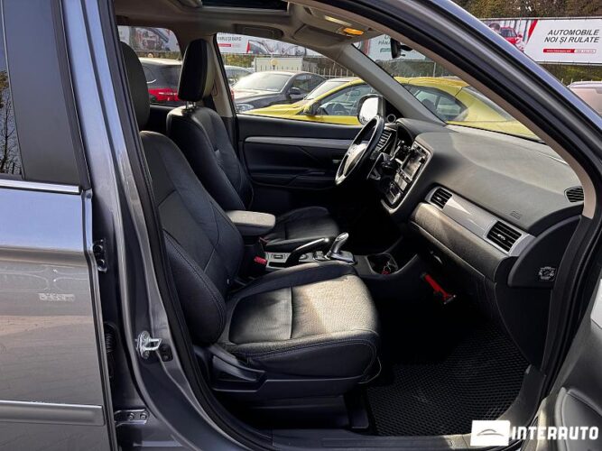 Mitsubishi Outlander 37 interauto-car