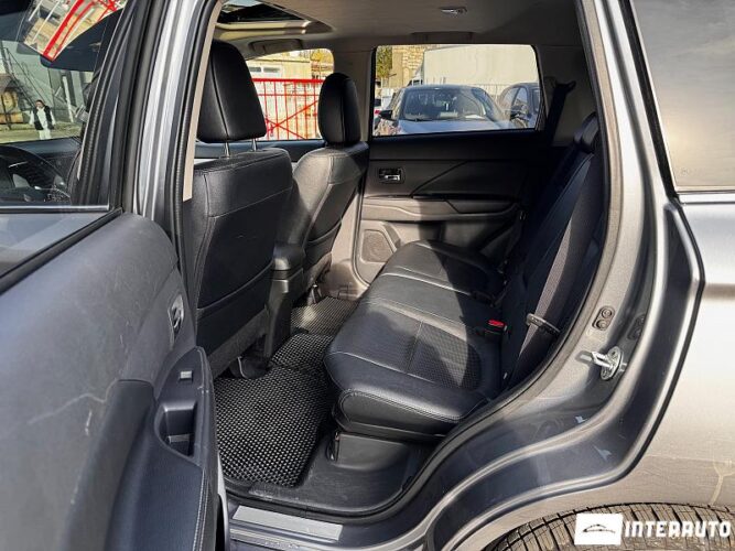 Mitsubishi Outlander 49 interauto-car