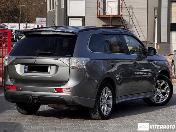 Mitsubishi Outlander 36 interauto-car