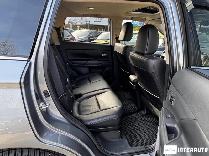 Mitsubishi Outlander 50 interauto-car