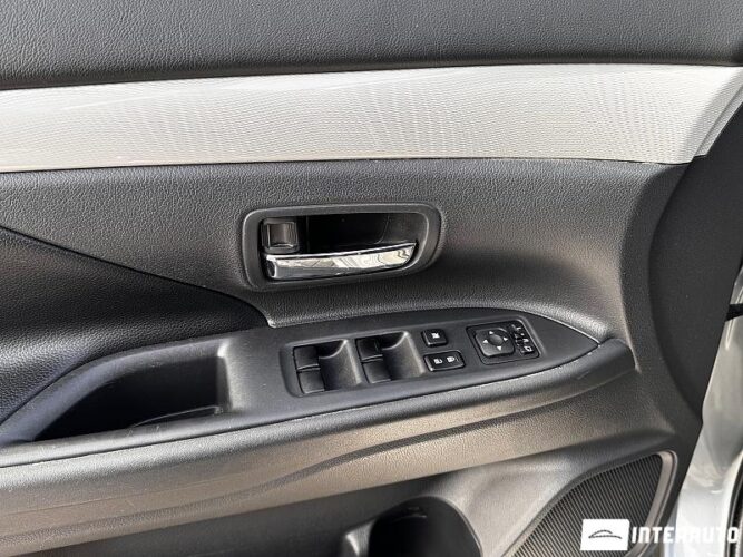 Mitsubishi Outlander 45 interauto-car