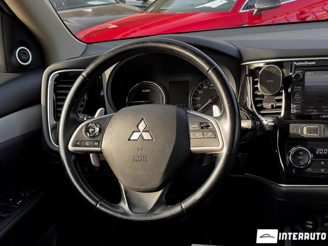 Mitsubishi Outlander 40 interauto-car