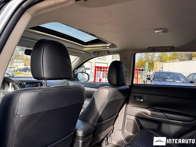 Mitsubishi Outlander 48 interauto-car