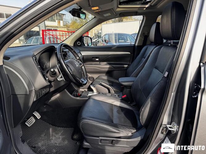 Mitsubishi Outlander 38 interauto-car