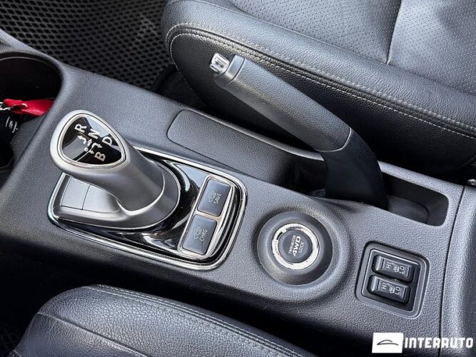 Mitsubishi Outlander 43 interauto-car