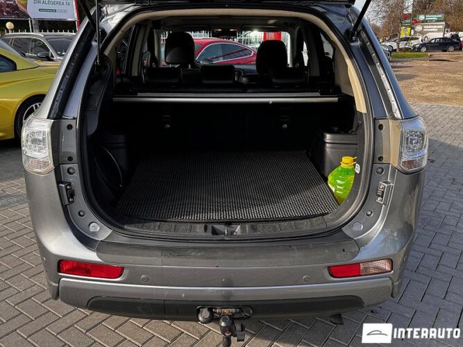 Mitsubishi Outlander 51 interauto-car