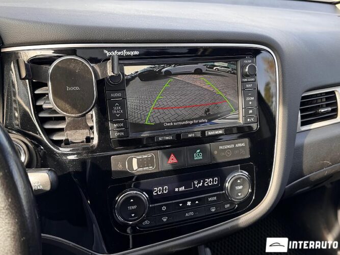 Mitsubishi Outlander 42 interauto-car