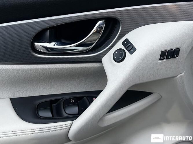 Nissan Rogue 47 interauto-car