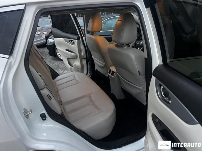 Nissan Rogue 38 interauto-car