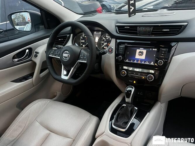 Nissan Rogue 36 interauto-car