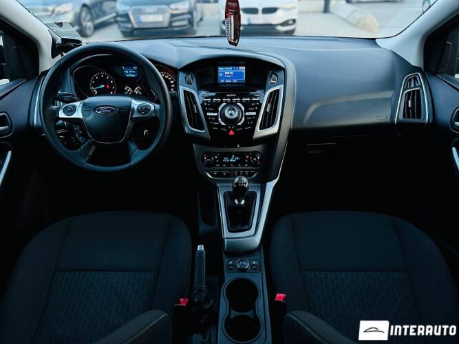 Ford Focus 33 interauto-car