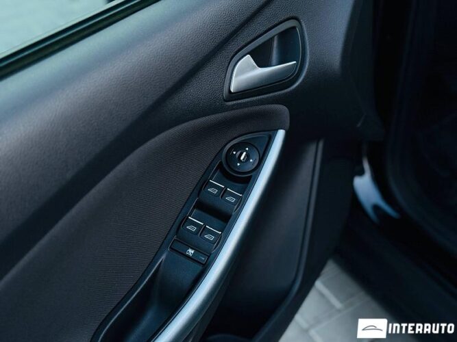 Ford Focus 43 interauto-car
