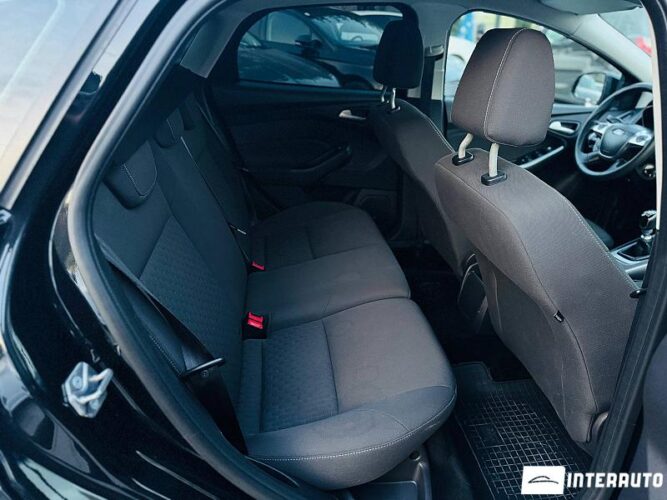 Ford Focus 42 interauto-car