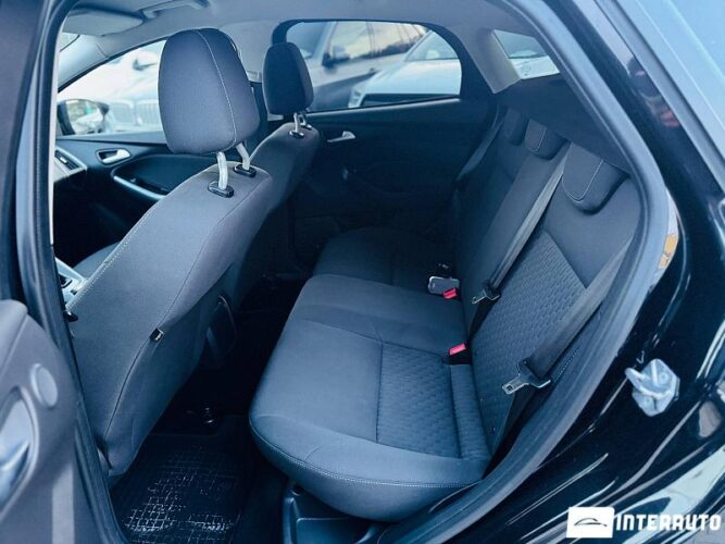 Ford Focus 41 interauto-car