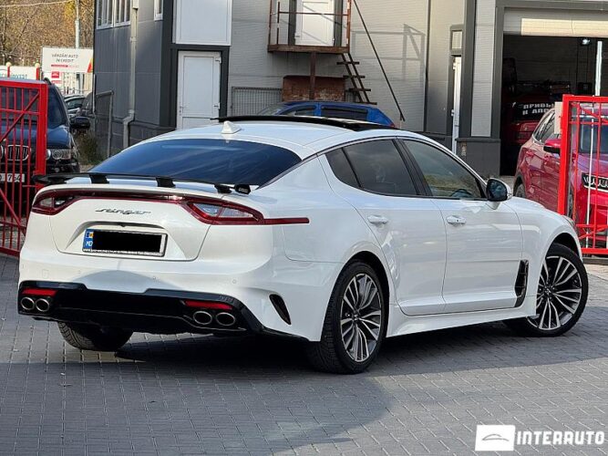 Kia Stinger 32 interauto-car