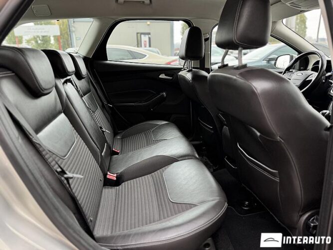 Ford Focus 48 interauto-car