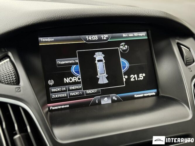 Ford Focus 42 interauto-car