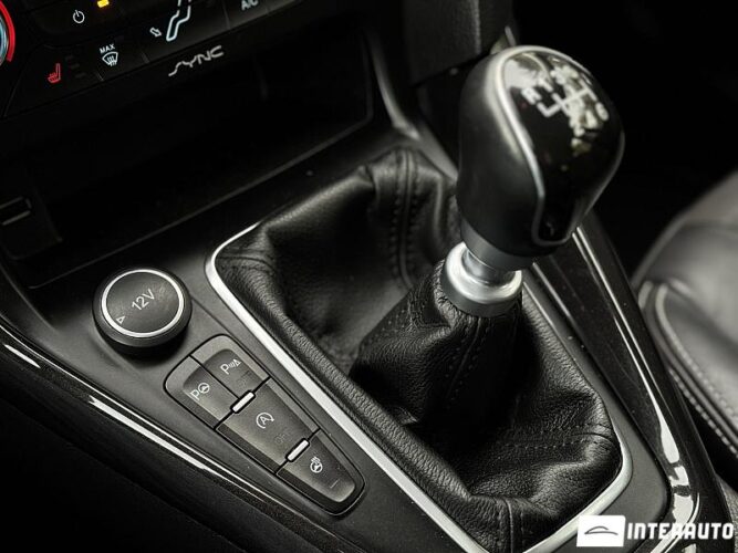 Ford Focus 44 interauto-car