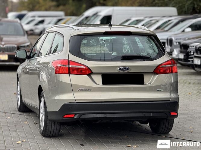 Ford Focus 33 interauto-car