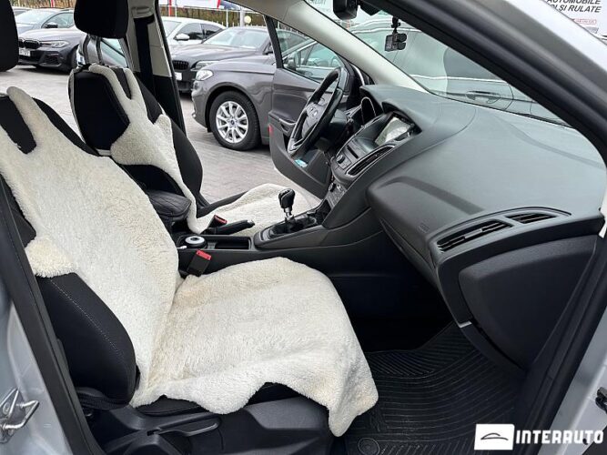 Ford Focus 34 interauto-car