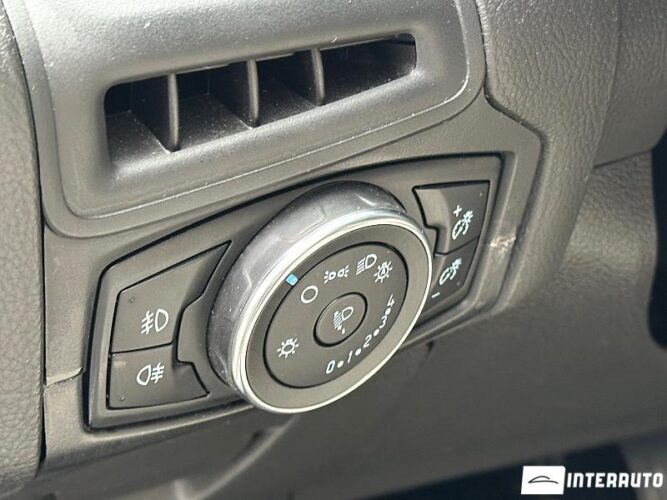 Ford Focus 42 interauto-car