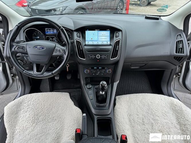 Ford Focus 37 interauto-car