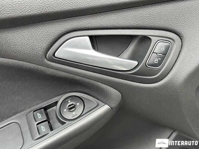 Ford Focus 43 interauto-car