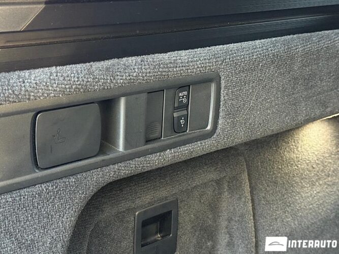 BMW X5 4.0i 64 interauto-car