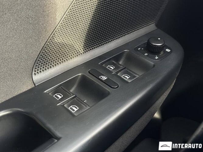 Volkswagen Golf 33 interauto-car