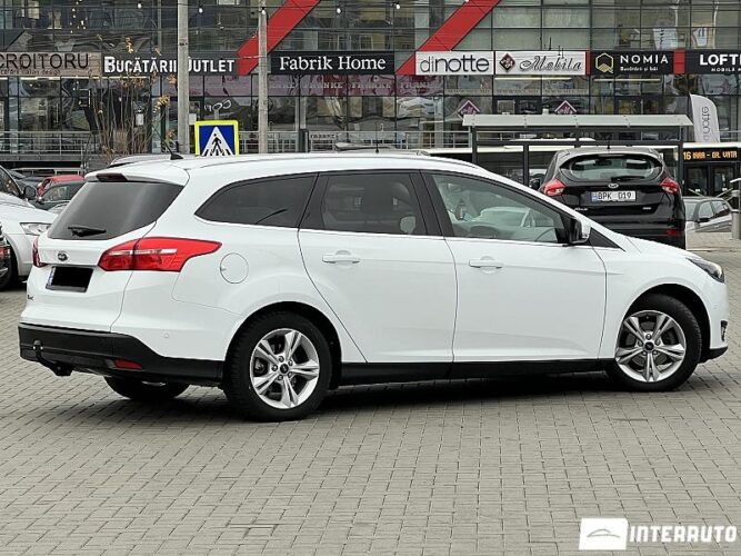 Ford Focus 33 interauto-car