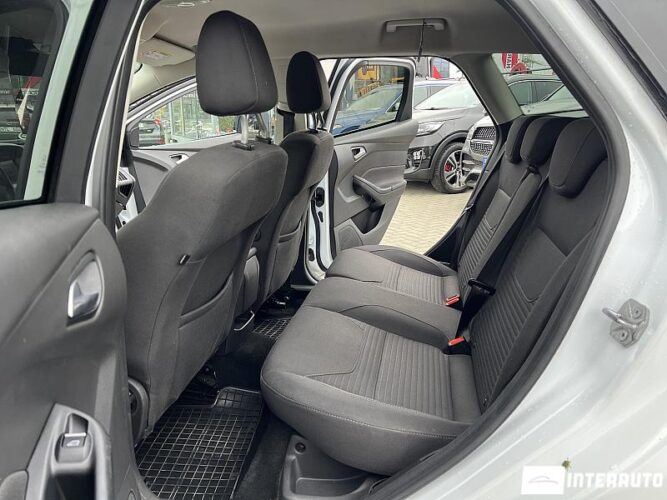 Ford Focus 43 interauto-car