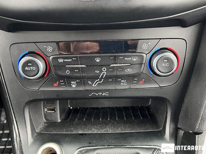 Ford Focus 41 interauto-car