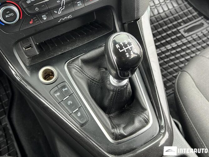 Ford Focus 42 interauto-car