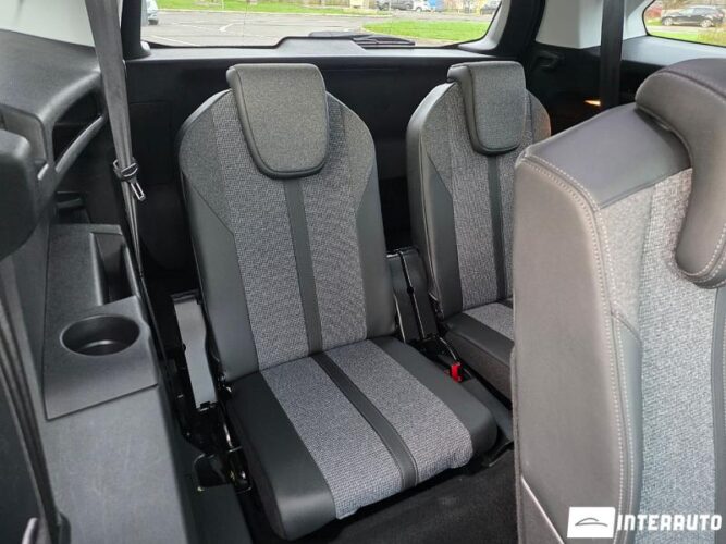 Peugeot 5008 41 interauto-car