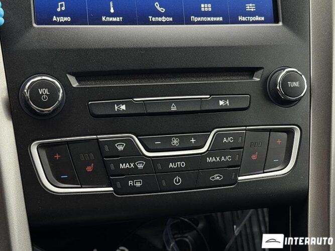 Ford Fusion 41 interauto-car