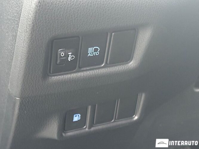 Toyota C-HR 49 interauto-car