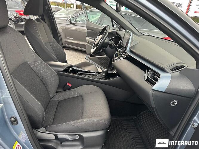Toyota C-HR 36 interauto-car