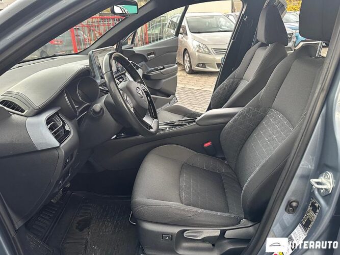 Toyota C-HR 46 interauto-car