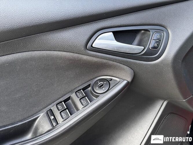 Ford Focus 43 interauto-car